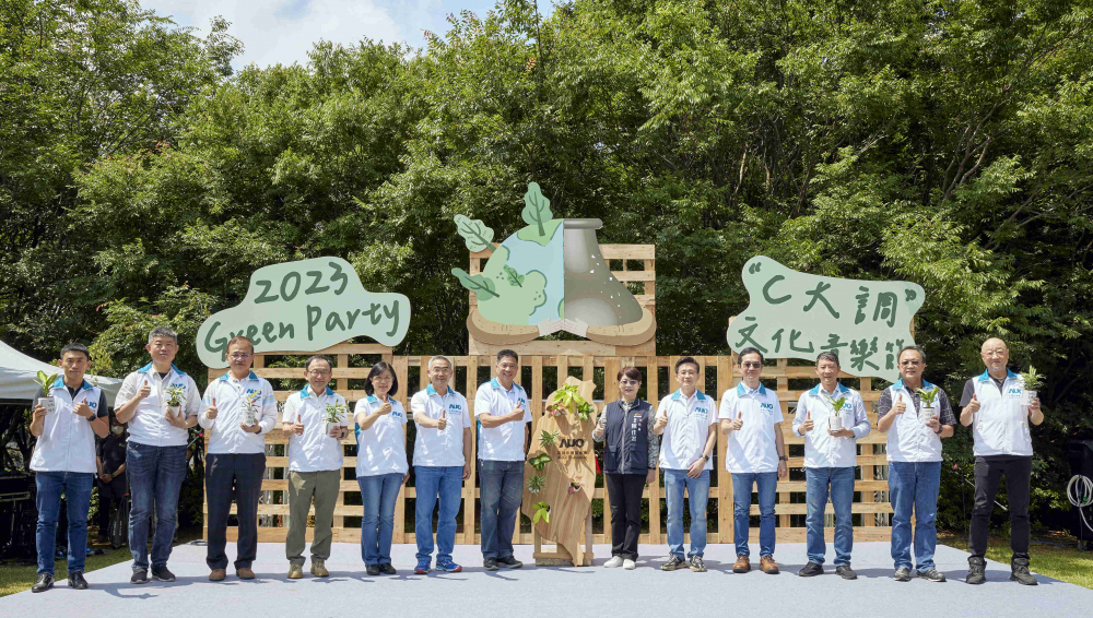 友達光電攜手供應商夥伴及台中市政府，共同倡議及推廣加樹減塑、節能減碳的淨零綠生活