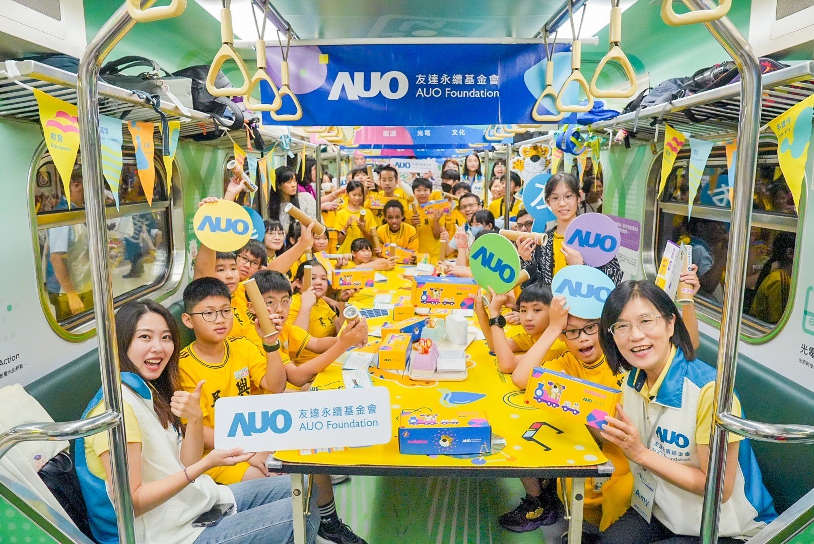友達永續基金會響應國科會推動的「臺灣科普環島列車」正式啟航，透過「生活中的科學」車廂課程設計，展開為期6天巡迴全臺17個縣市、停靠32站的移動式科普之旅